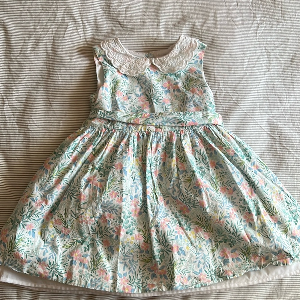 Adorable floral sleeveless summer dress with Peter Pan collar and petty skirt 4T